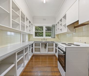 Two Bedroom Apartment in Amazing Location - Photo 2