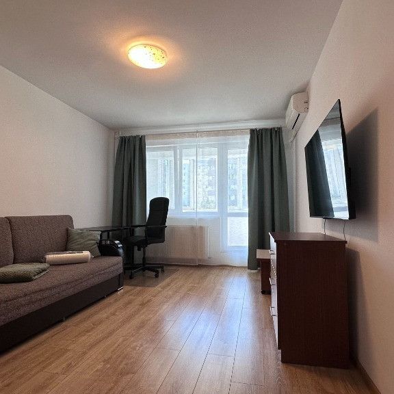 Închiriez apartament 3 cam,70mp, 2 balcoane,dus walk-in,et.3,Dristor 2 - Photo 1