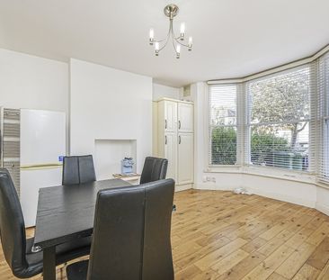 Flat to rent - Arngask Road, London, SE6 - Photo 3