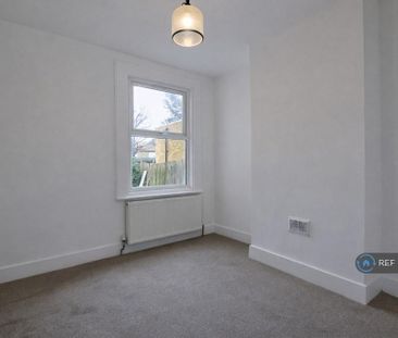2 bedroom maisonette to rent - Photo 1