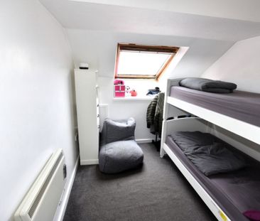 2 bedroom Flat in Flat 28, Leeds - Photo 5