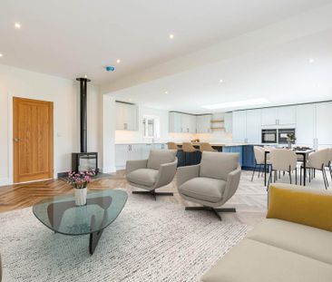 4 bedroom detached house to rent - Photo 3