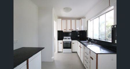 Spacious Unit - Photo 5