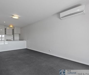 walking distance to train station - Photo 2