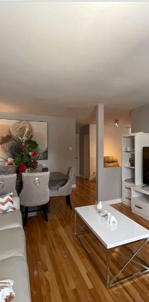LUXUEUX , LUMINEUX ET GRAND 5 ½ - Photo 1