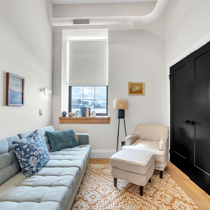 For Lease - 38 Front Street Unit# Unit # 2, Quinte West, Ontario - Photo 1