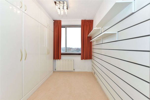 A four bedroom apartment on the eight floor with lifts - Photo 1