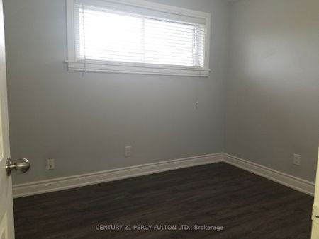 For Lease - 1033 Centre Street, Whitby, Ontario - Photo 4