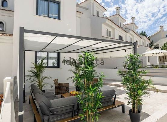 Alquiler de chalet adosado en Agra -el Paraiso s/n - Photo 1