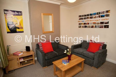 3 Bedroom Mid Terraced House for rent in Carberry Place - Photo 2
