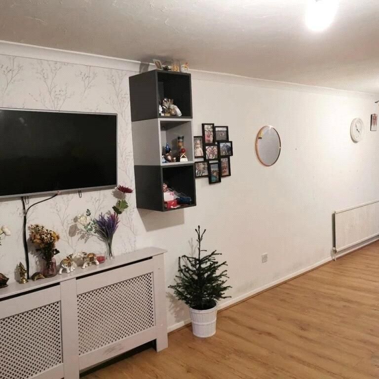 3 bedroom end of terrace house to rent - Photo 1