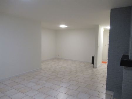 Appartement met 2 slaapkamers in centrum van Sint-Truiden. - Photo 2