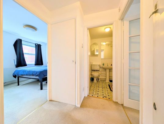 1 Bed Flat, Massingberd Way, SW17 - Photo 1