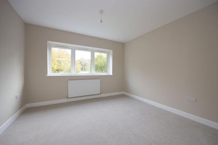 5 bedroom detached house to rent - Photo 3