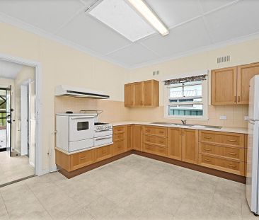 11 Irvine Crescent, Ryde NSW 2112 - House For Rent | Domain - Photo 4