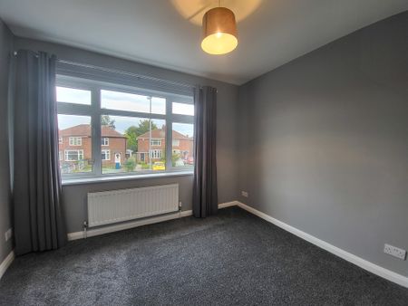 3 bedroom semi-detached to let - Photo 5