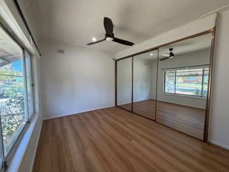 Three Bedroom Home In Prime Location! - Photo 3