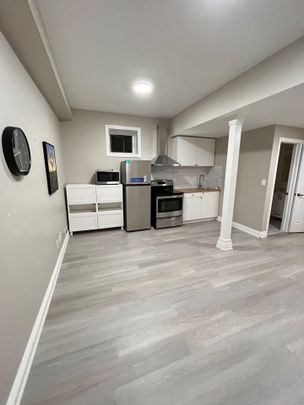 For Lease - 4641 Keystone Crescent, Burlington, Ontario - Photo 1