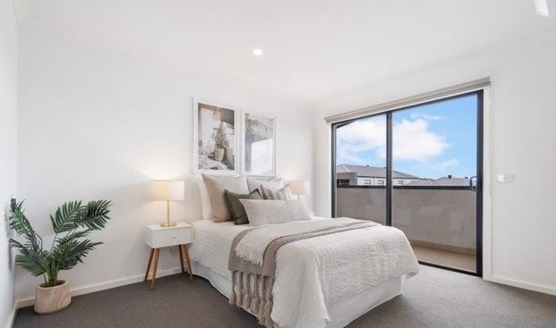 Stylish Town House in the heart of the Modeina Estate - Photo 1