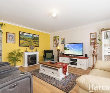 CHARMING 3 X 2 TOWNHOUSE IN PERFECT LOCATION! - Photo 2