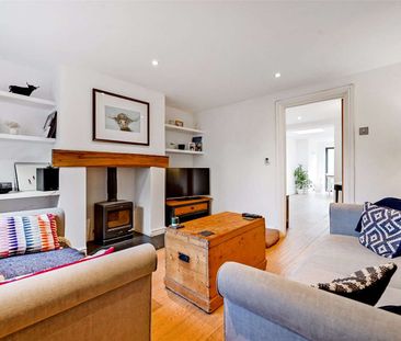 This cottage is a delightful period property located in the heart o... - Photo 2