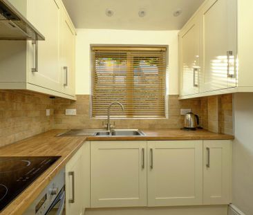 4 bedroom terraced house to rent - Photo 5