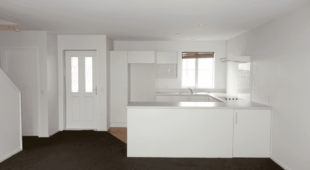 3 Bedroom Insulated Modern Townhouse in Central City - Photo 2