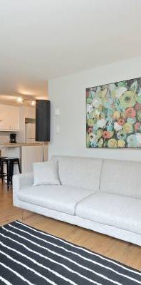 Bright 2bdrm suite - Cook St Village - Photo 1