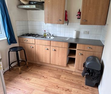 1 Bed Flat, Robinson Drive, BS5 - Photo 2