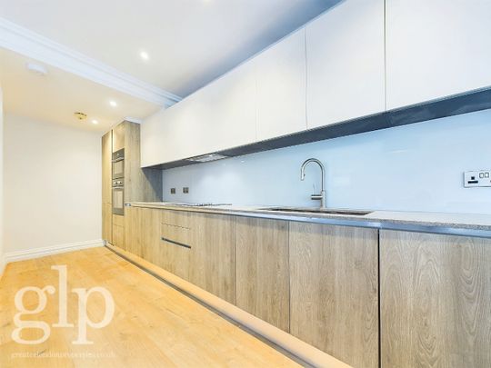 2 Bedroom Apartment, Connaught Square, London, Greater London, W2 - Photo 1