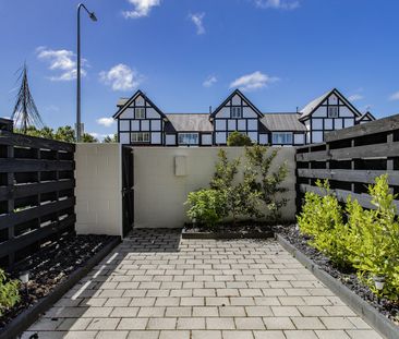 Modern, Sunny 2-Bedroom Townhouse – Prime Location! - Photo 2