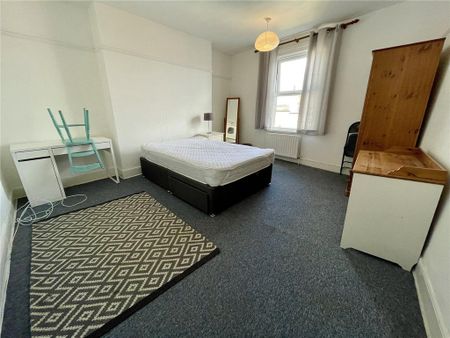 4 bedroom apartment to rent - Photo 4