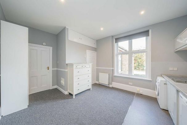 Studio to rent - Photo 1