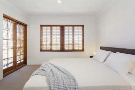 Furnished Coastal Luxury Villa with Private Mooring - Photo 5