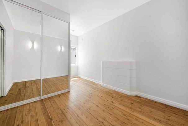 Beachfront 1 Bedroom Apartment with Stunning Views - Photo 1