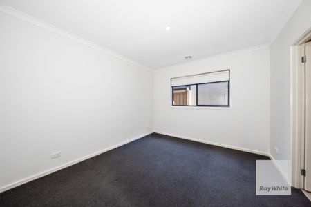 Spacious 4-Bedroom Family Home with Modern Comforts - Photo 3