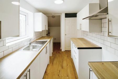 2 bedroom flat to rent - Photo 3