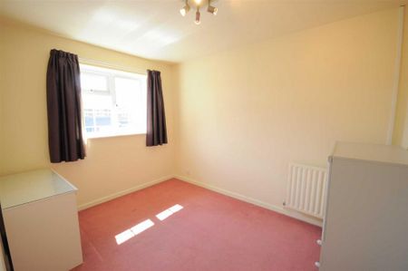 4 bedroom detached house to rent - Photo 4