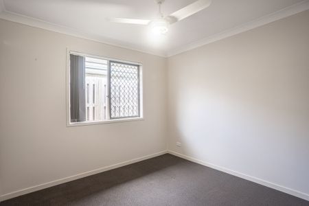 Perfect location opposite Gainsborough State School! - Photo 3