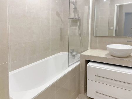 Rental Apartment Paris 8th - Photo 3