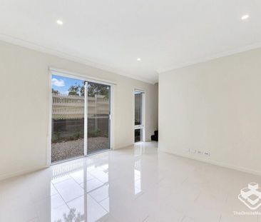 Fully Air Conditioning Modern Town home - Photo 4