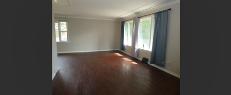 3 Bedroom Main Floor – Walking Distance to U of S - Photo 2