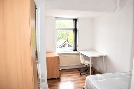 6 bedroom semi-detached house to rent - Photo 3