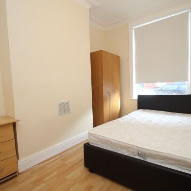 4 Bed - Carberry Terrace, Hyde Park, Leeds - Photo 1