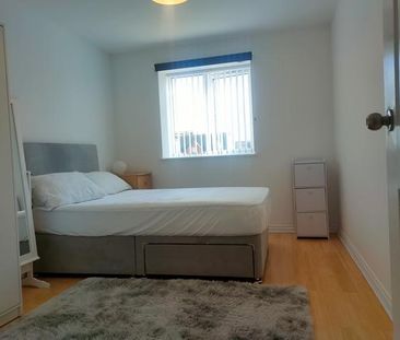 1 bedroom in a flat share to rent - Photo 6