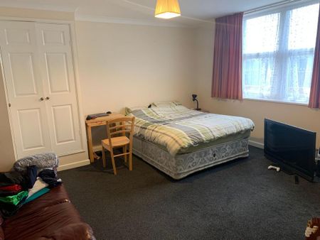 Studio to rent - Photo 3