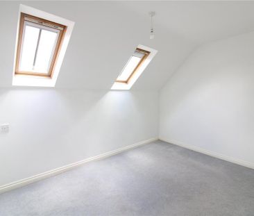 2 bedroom end of terrace house to rent - Photo 5