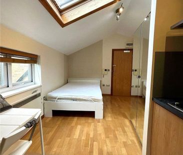 Studio to rent - Photo 2