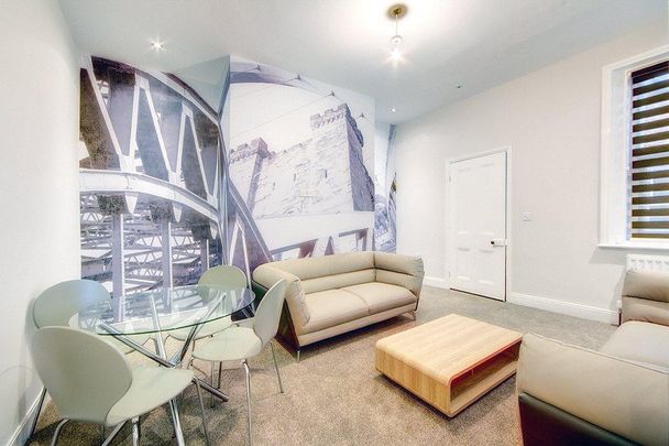 4 bedroom flat to rent - Photo 1