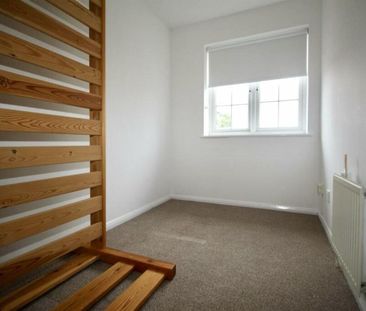3 Bedroom House - Link Detached To Let - Photo 2